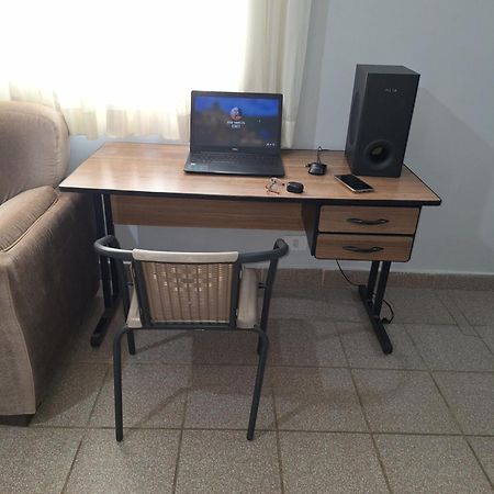 Apartamento com Estacionamento, Wi-Fi, Ar condicionado a 300 metros da Praia da Enseada no Guarujá. Exterior foto