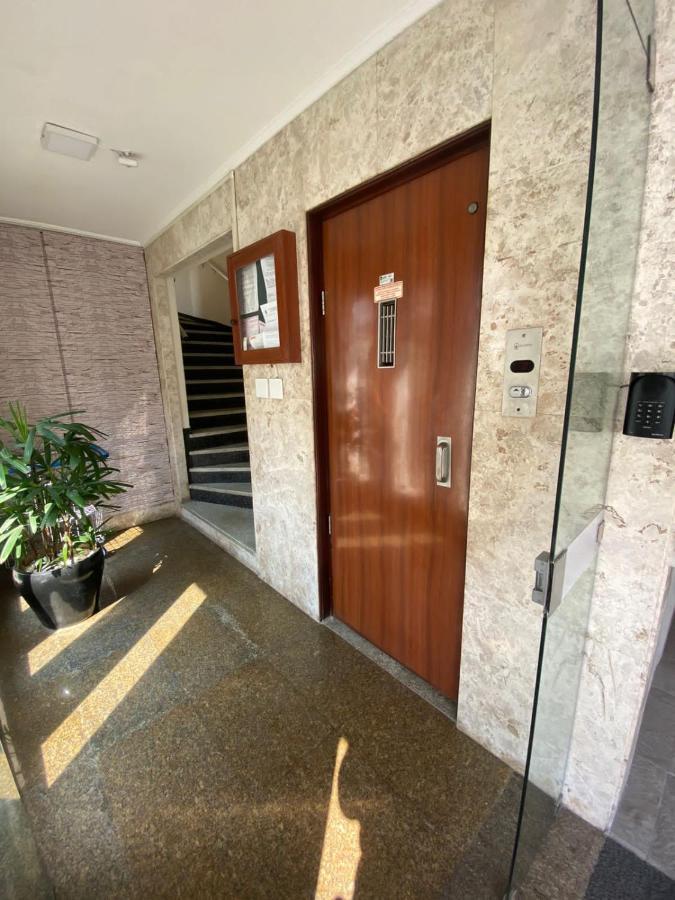 Apartamento com Estacionamento, Wi-Fi, Ar condicionado a 300 metros da Praia da Enseada no Guarujá. Exterior foto