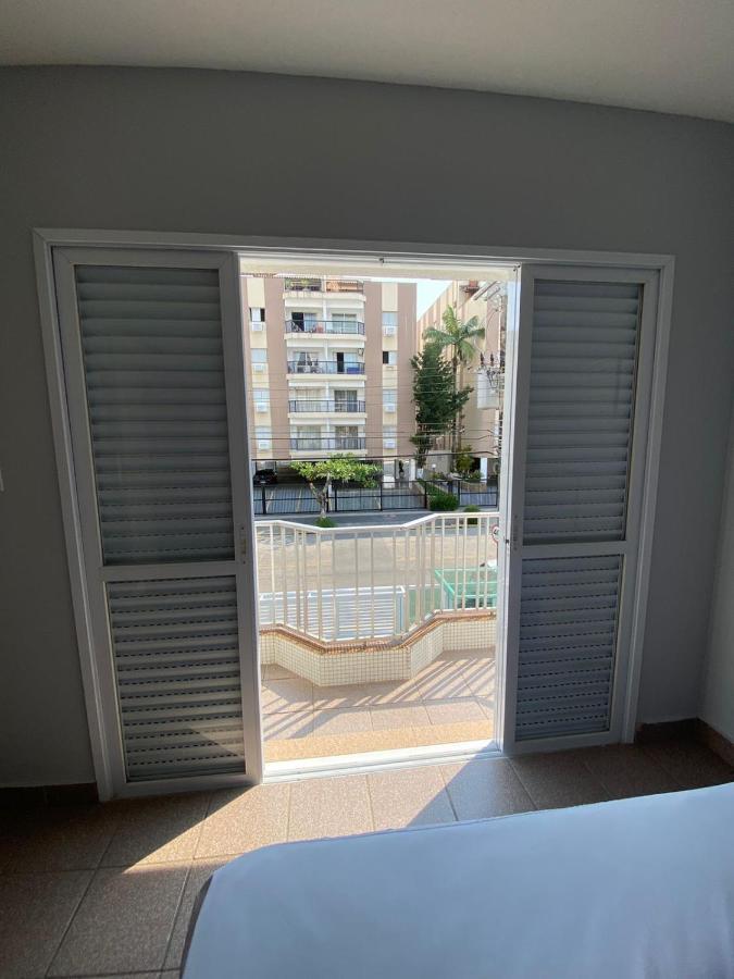 Apartamento com Estacionamento, Wi-Fi, Ar condicionado a 300 metros da Praia da Enseada no Guarujá. Exterior foto
