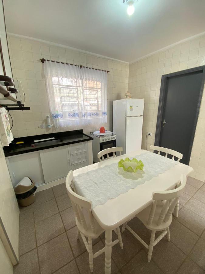 Apartamento com Estacionamento, Wi-Fi, Ar condicionado a 300 metros da Praia da Enseada no Guarujá. Exterior foto