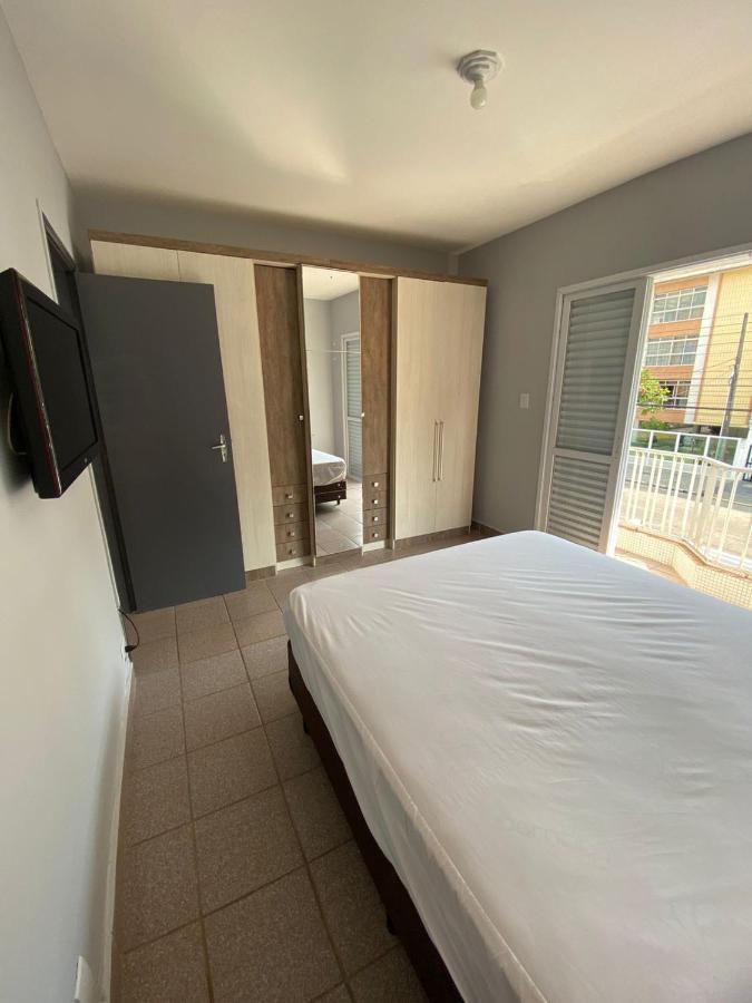Apartamento com Estacionamento, Wi-Fi, Ar condicionado a 300 metros da Praia da Enseada no Guarujá. Exterior foto