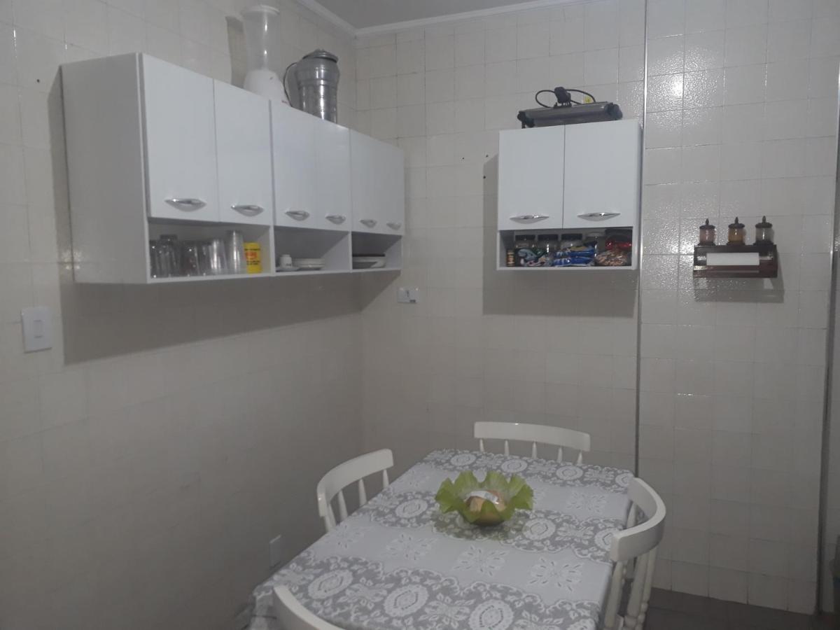 Apartamento com Estacionamento, Wi-Fi, Ar condicionado a 300 metros da Praia da Enseada no Guarujá. Exterior foto